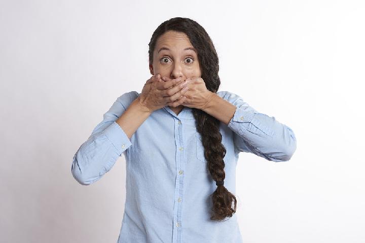 Penyebab bau mulut saat puasa menurut dokter gigi 